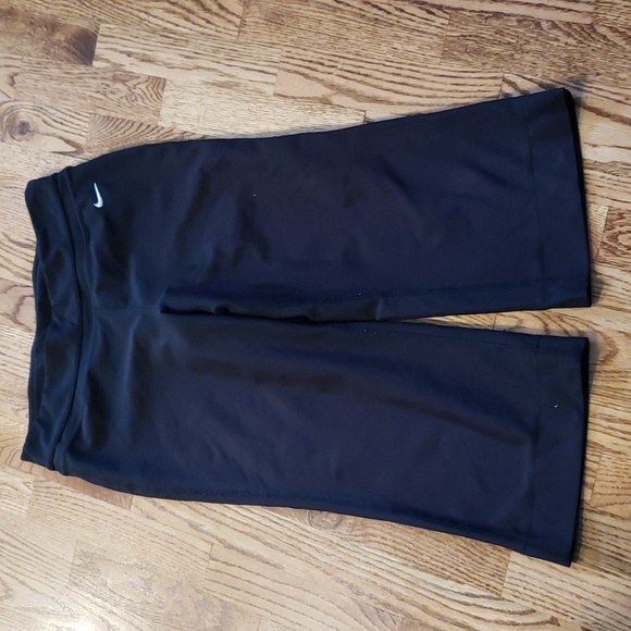 (S) Nike Classic Color Loose Leg Yoga Cropped Capri Stretch Activewear Athletic - Picture 1 of 9
